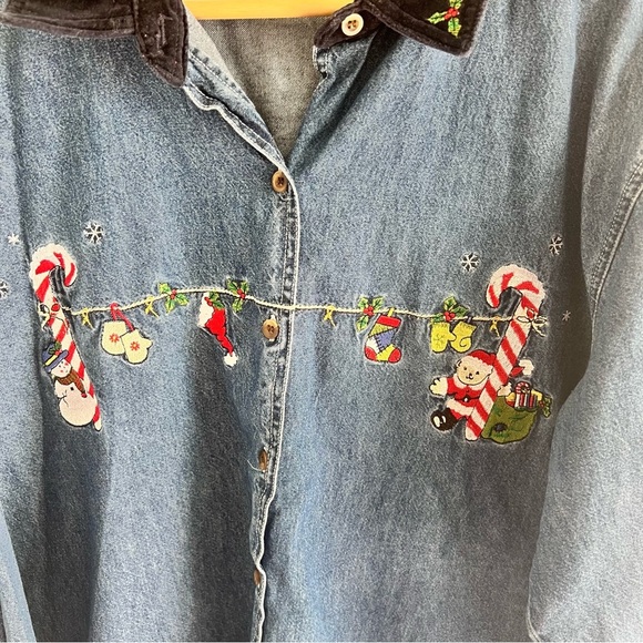 Vintage Christmas Chambray Button Down Size Medium - Picture 2 of 4
